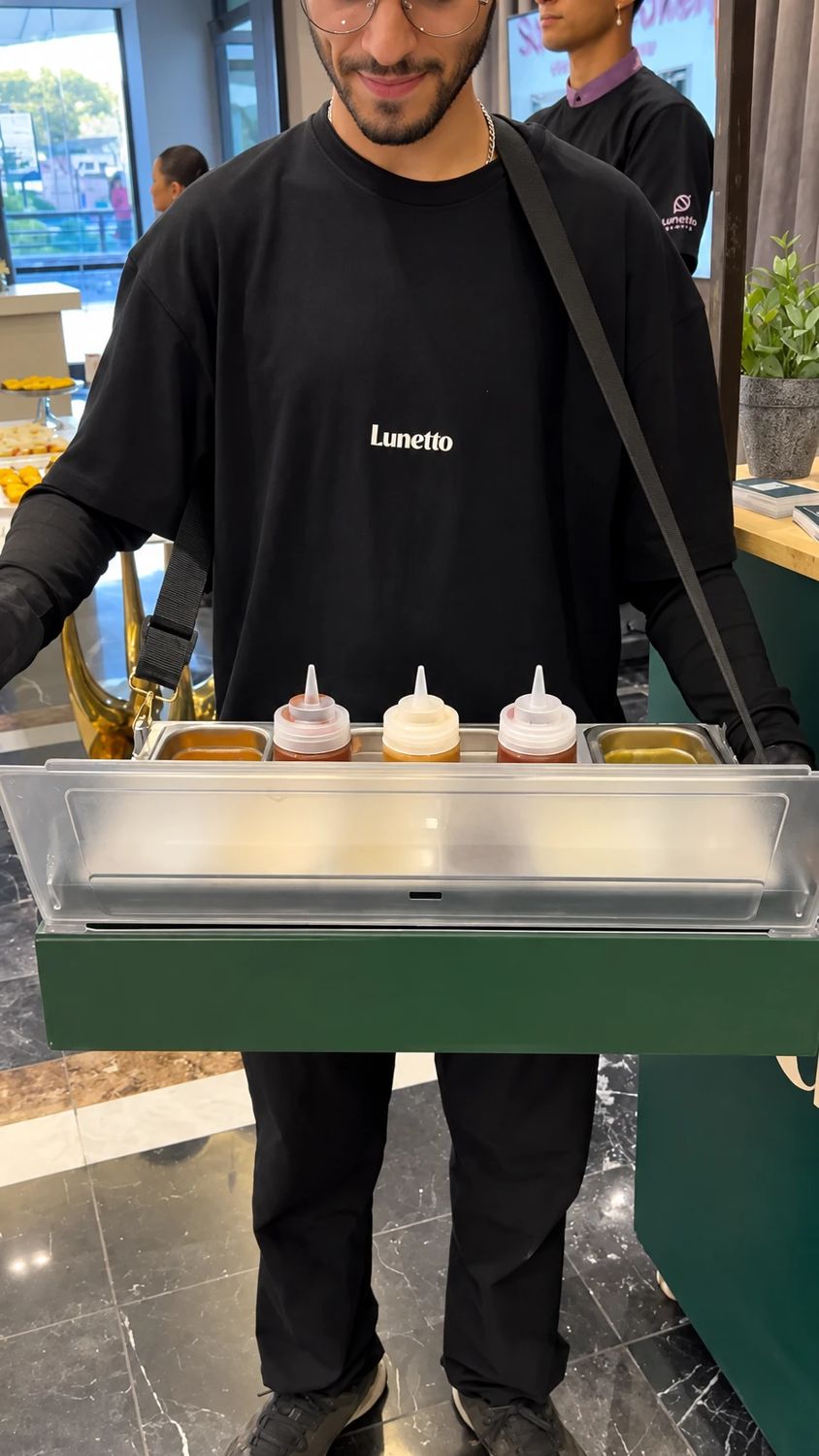 Lunetto Bar: bandeja con salsas para personalizar las medialunas