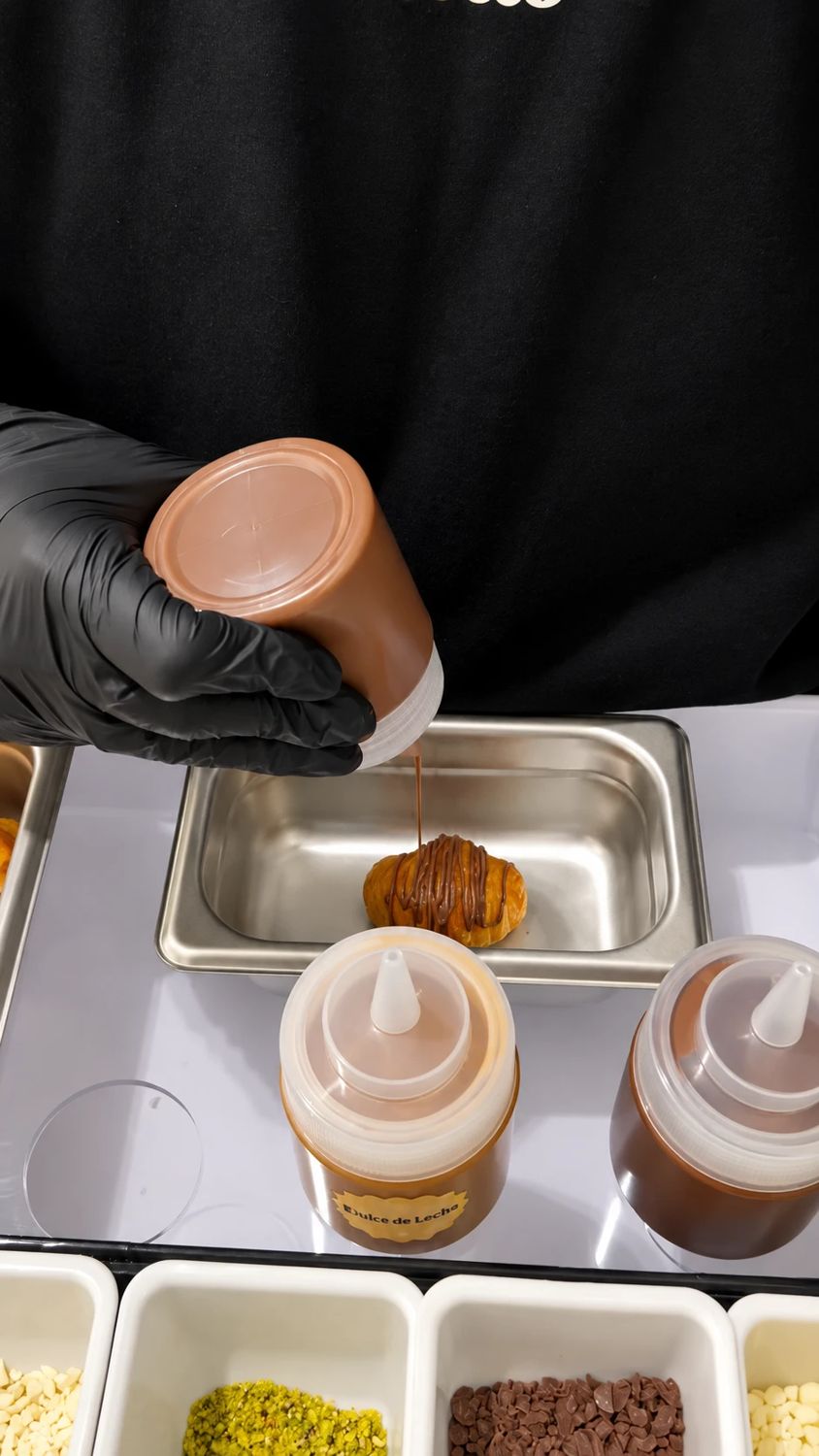 Servido del Lunetto Bar con salsa de dulce de leche